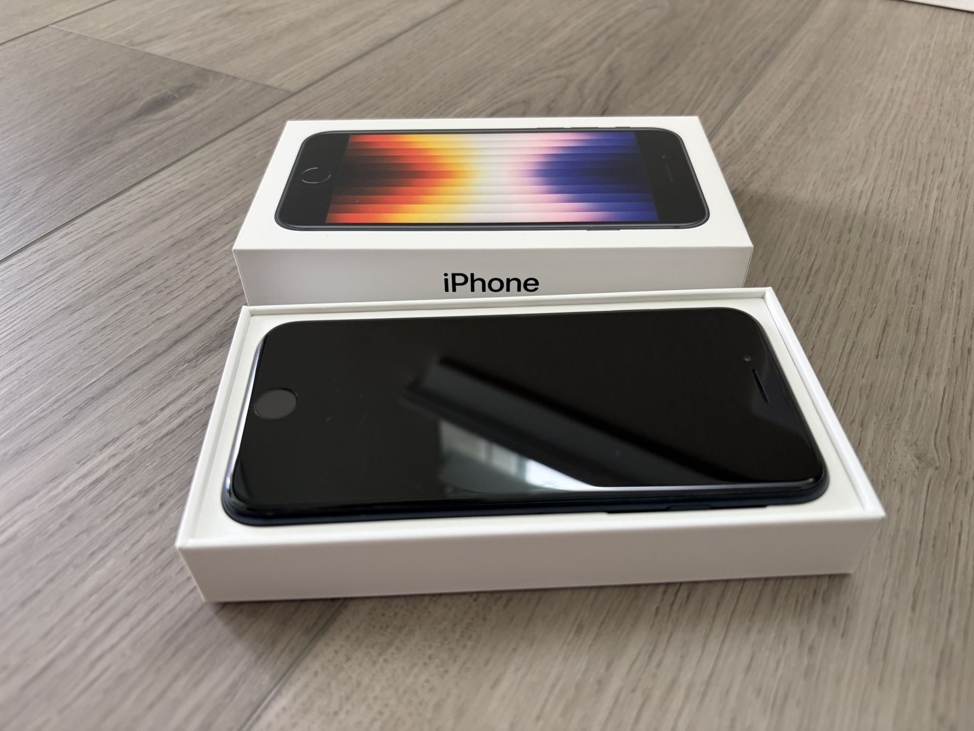 Apple iPhone SE (3rd Generation) – 128GB – Midnight – Unlocked - Excellent Condition