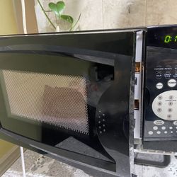 Magic Chef Black Microwave 