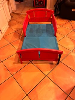 Toddler bed