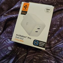 Spigen ArcStation Pro GaN 652