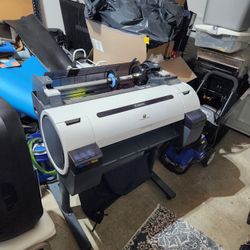 Large Canon Printer With Hardware Error Message