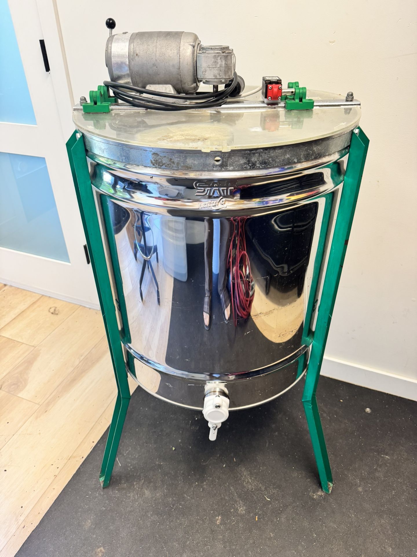 9 Frame Honey Extractor