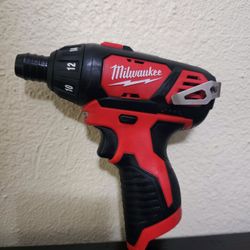 MILWAUKEE M12 SCREWDRIVER 
