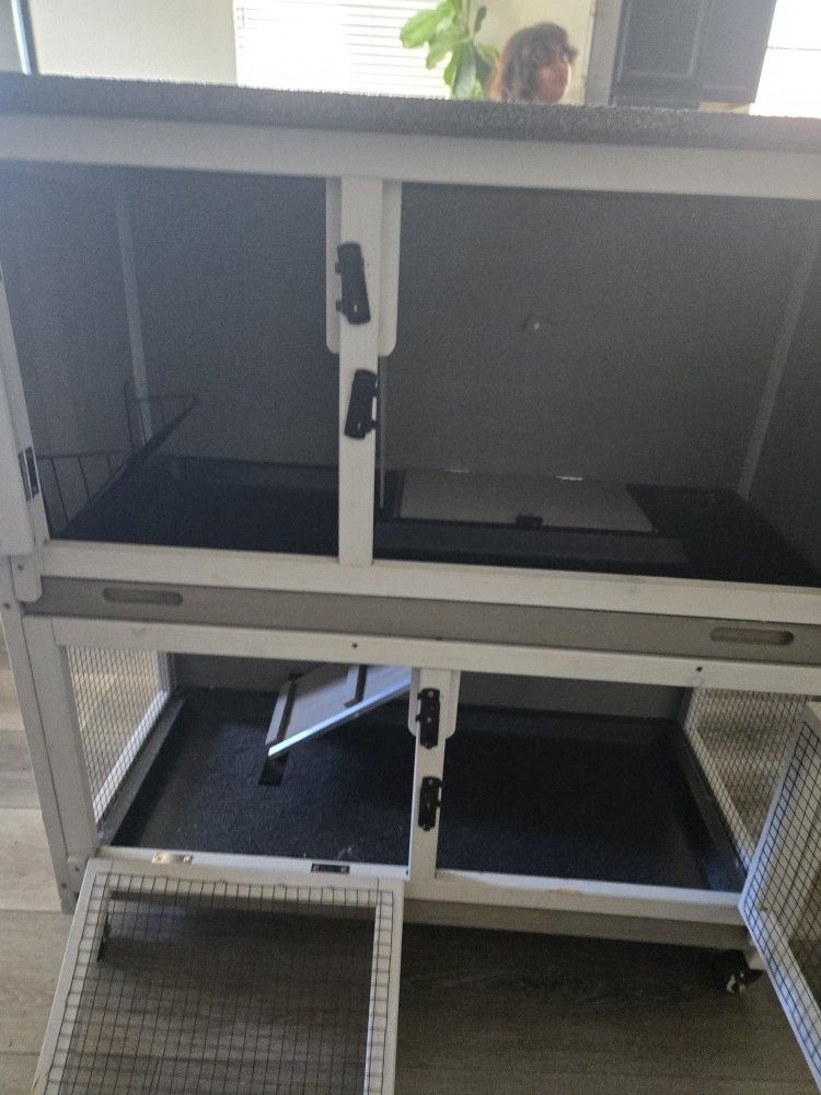 Rabbit Hutch Indoor/outdoor