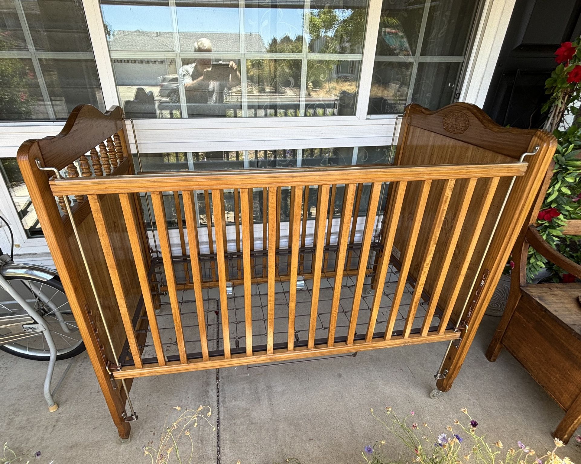 Vintage Drop Side Crib