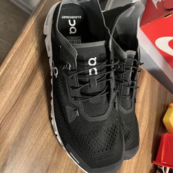 Brand New On Clouds size 11