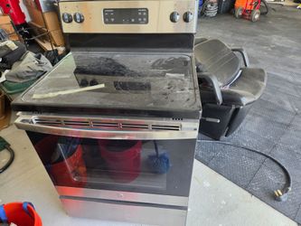 GE Stainless Steel Electric Range with Glass Cooktop