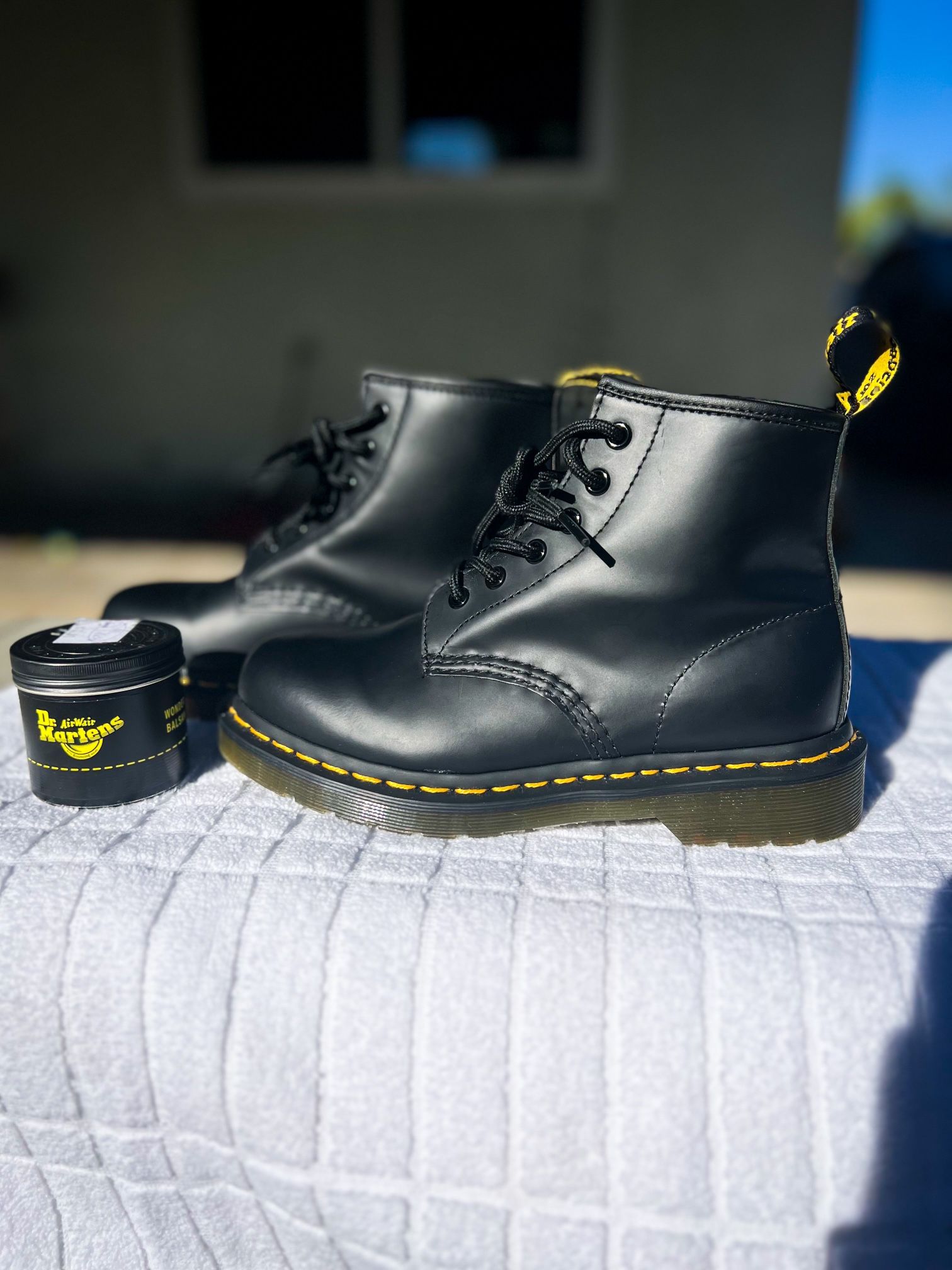 Doc Martens 101 YS Smooth Leather Ankle Boot Size: (W=6) (M=5)