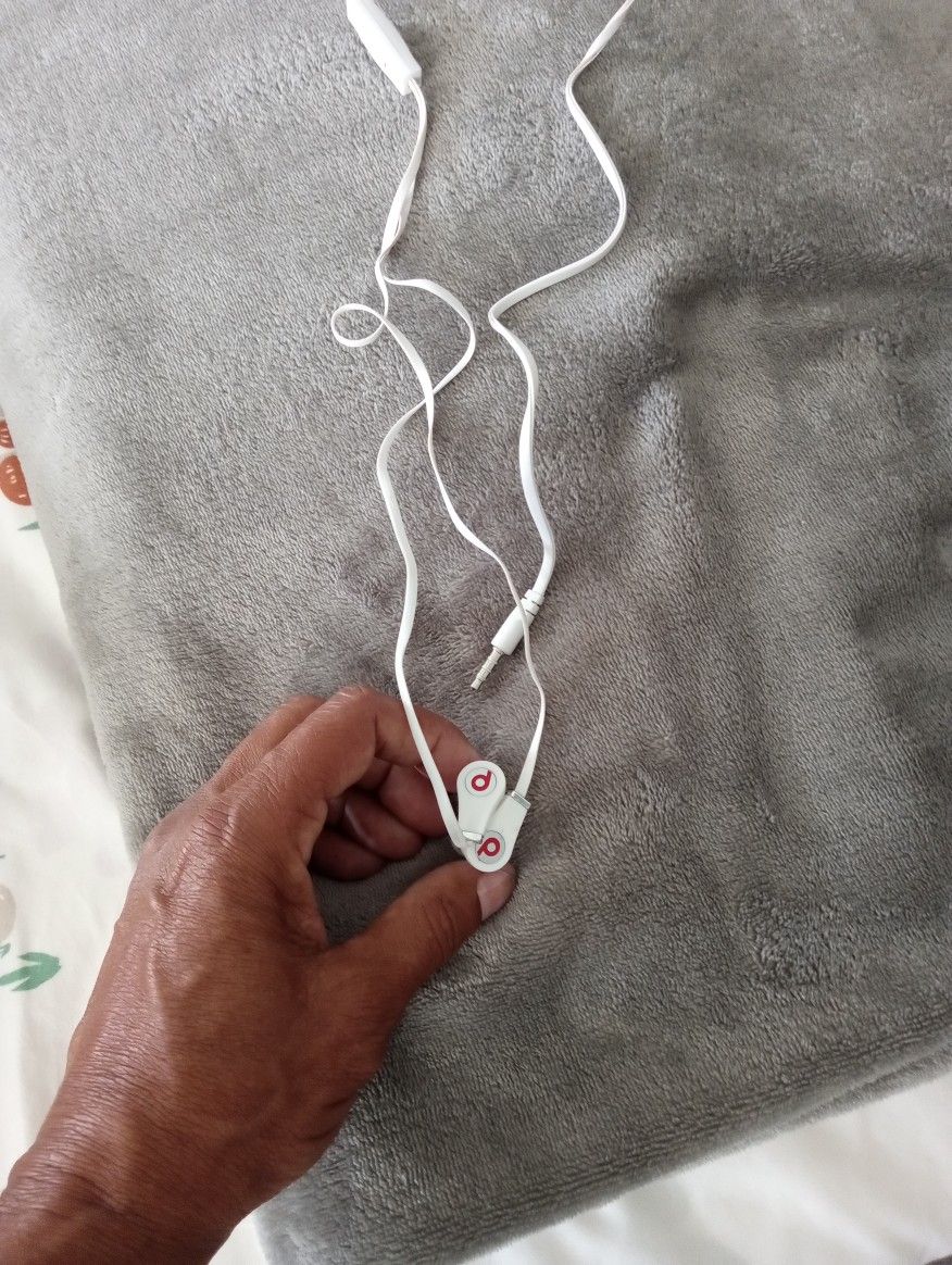 Selling My " Beat's By Dre " Ear Buds In Mint Condition .....!
