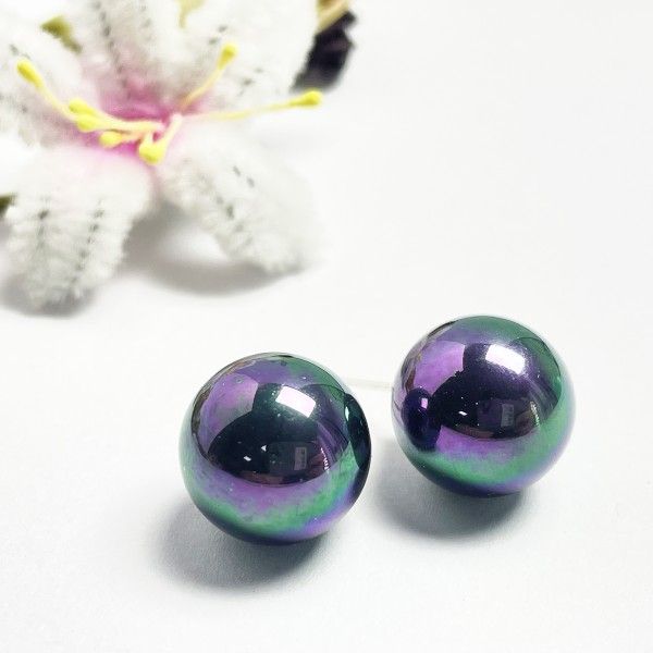 Iridescent Black Pearl Stud Earrings – Minimalist Shiny Round Design