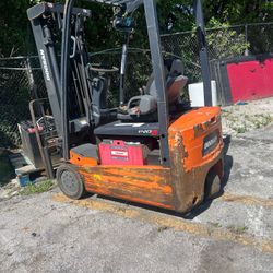 Forklift 