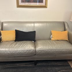Loveseat 
