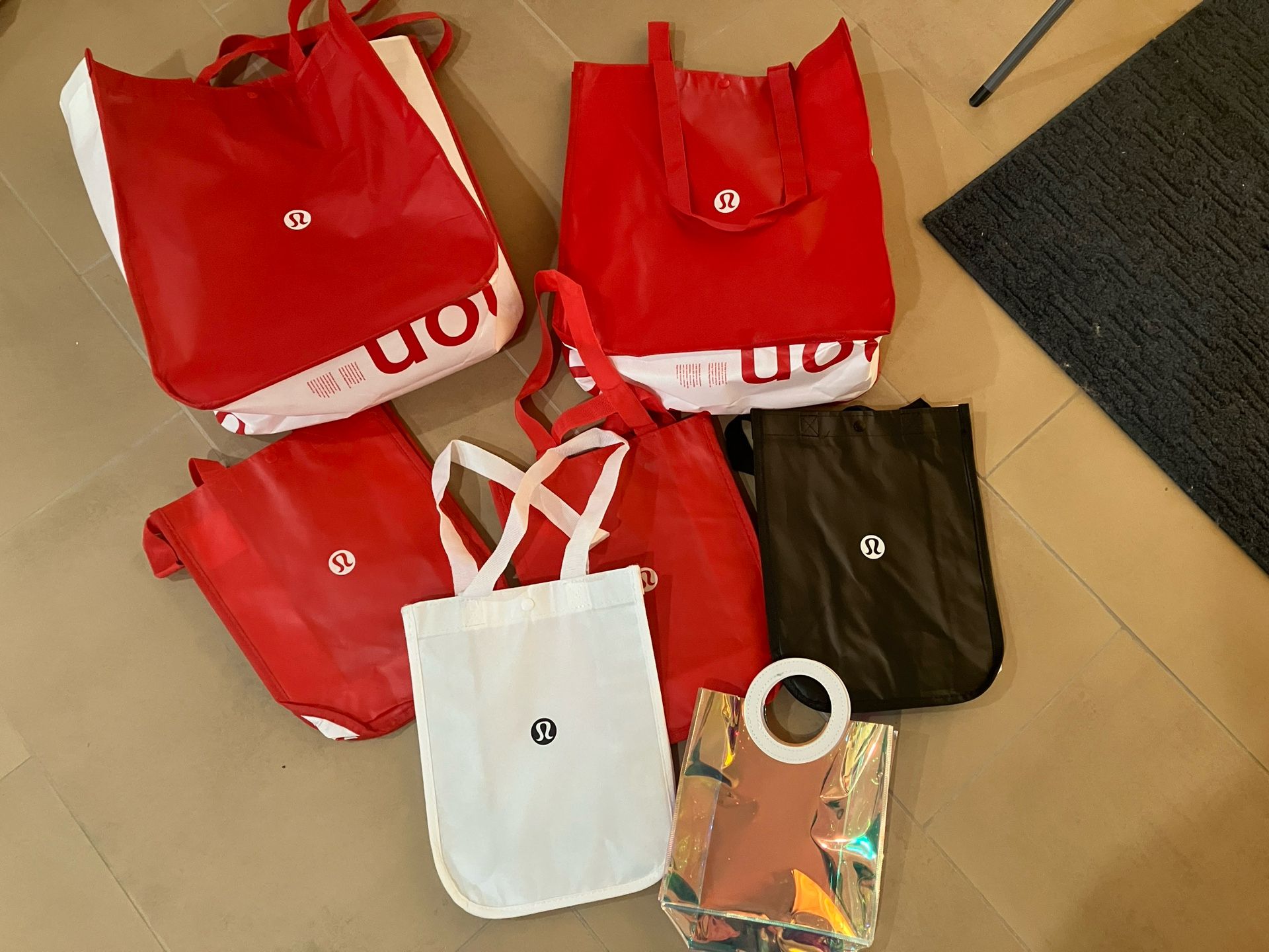Lululemon Bags And Stadium Bag All For $5