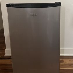 Whirlpool Mini Fridge 