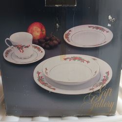Holiday Plate Set