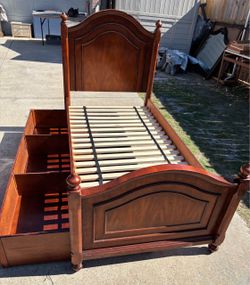 Trundle twin bed