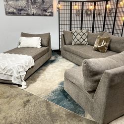Oatmeal, Gray Three Piece Sectional (In Home Delivery Available ✅🚚)