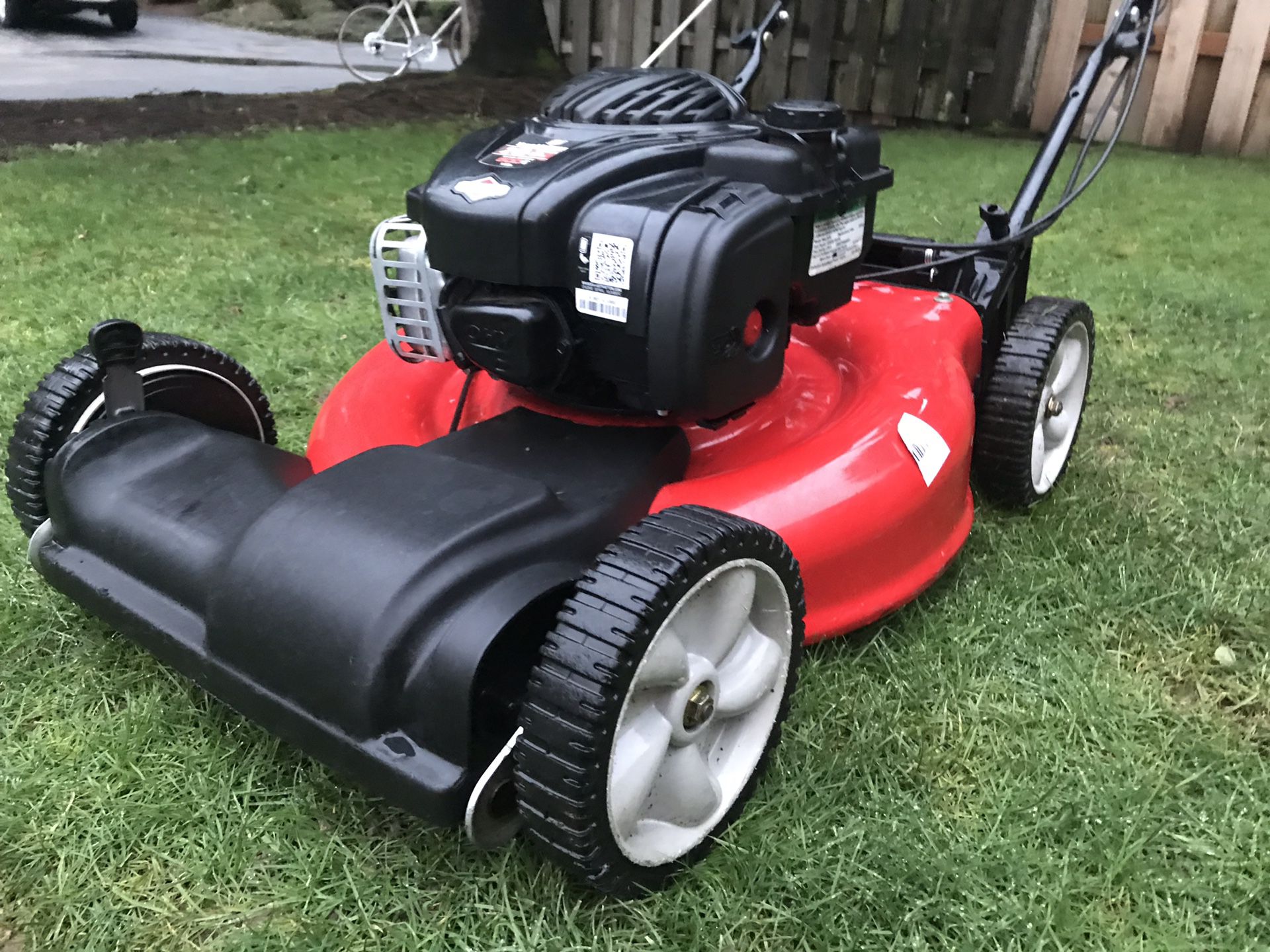 Yard Machines 500E Series Self Propelled Lawn Mower