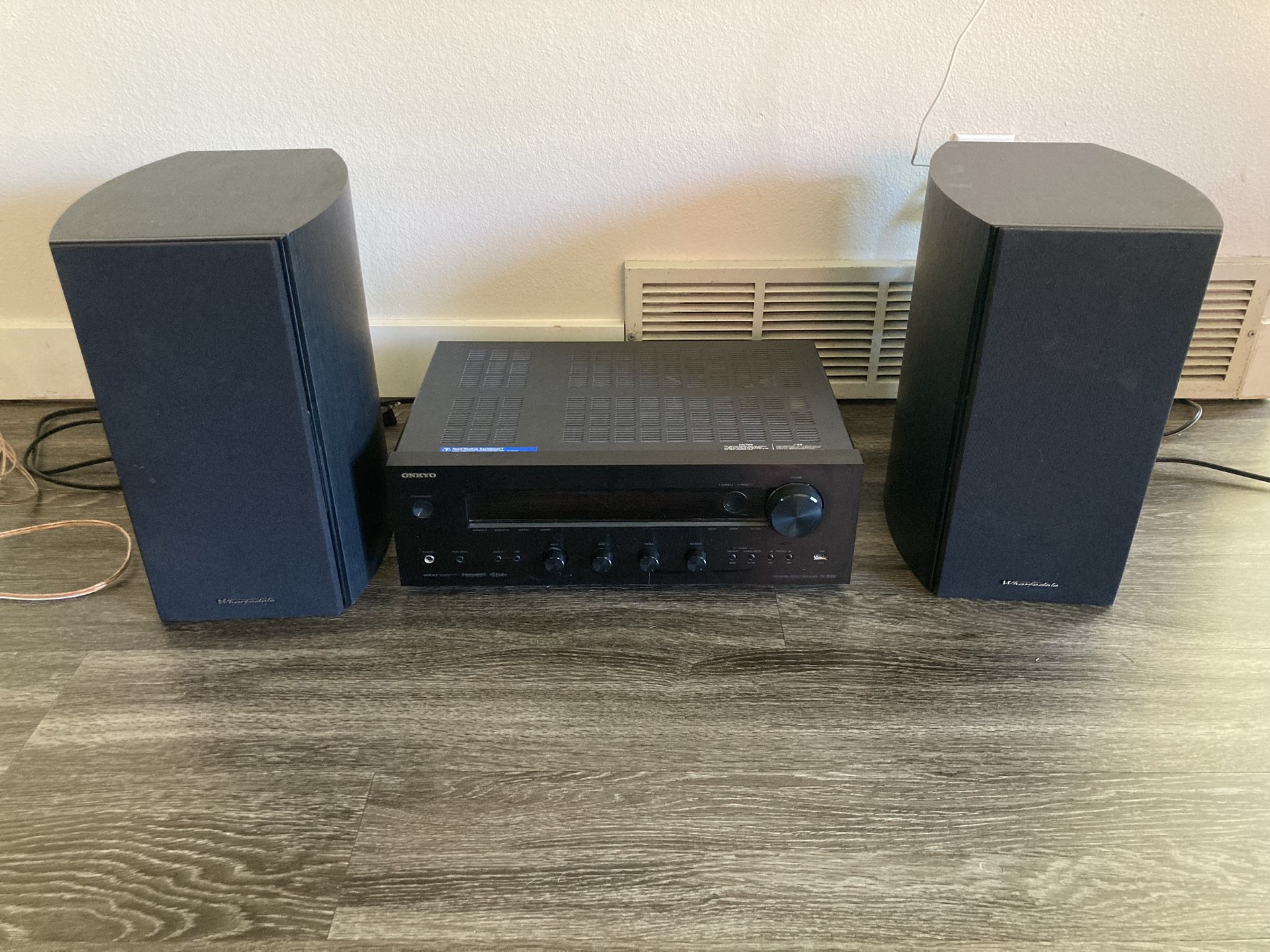 Stereo Receiver And Speakers