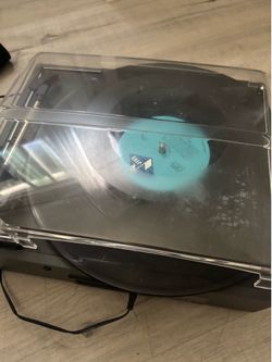 Vinyl record player featuring built-in speakers