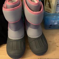 Snow boots 