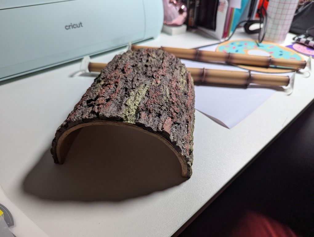 Reptile log and sticks (suction ends)