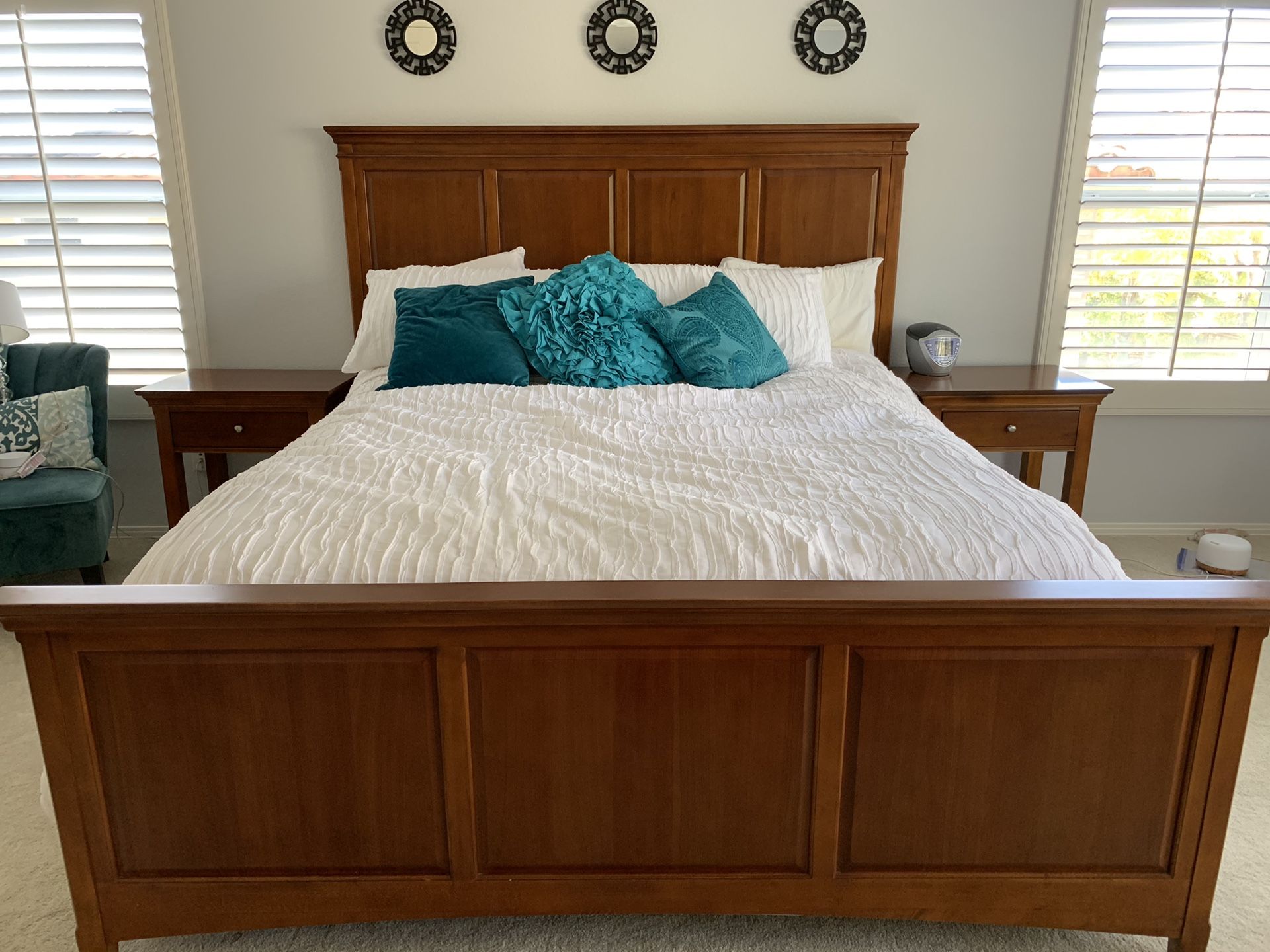 Thomasville cherry wood Bridges headboard, bed frame and foot board
