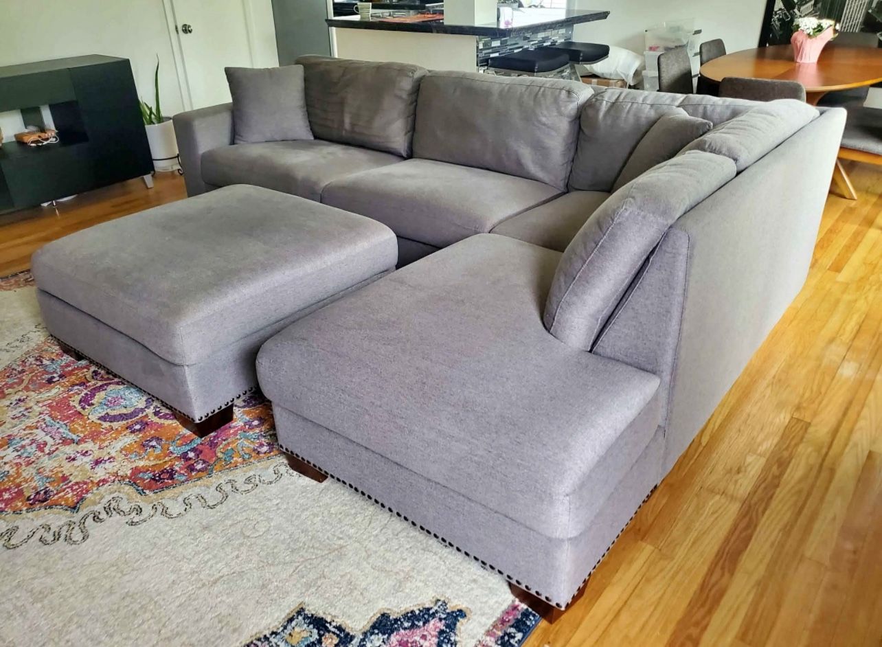 Sectional Couch With Ottoman (Can Deliver)