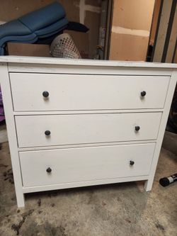 Ikea.hemnes 3.drawer dresser