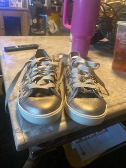 Michael kors women’s size 6 1/2 but fits like a 7