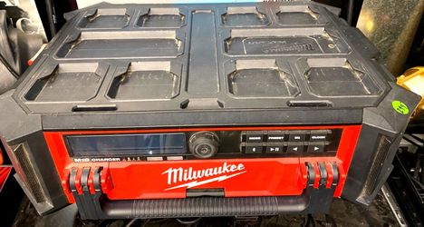 MILWAUKEE 2950-20 M18 PACKOUT Jobsite Radio Charger Bluetooth Speaker AM/FM