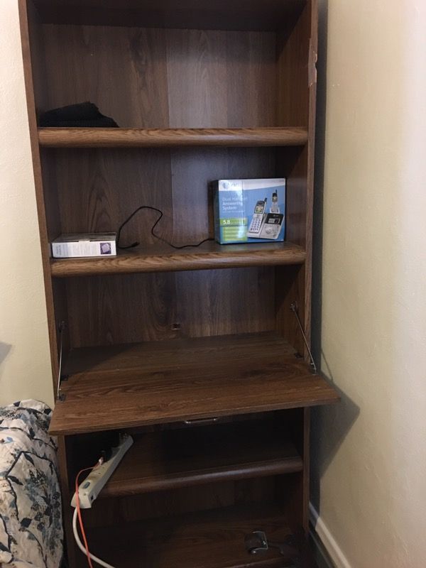 Bookcase with pulldown computer table