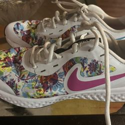 Nike Women's Revolution 5 (limited Colorway)size 6