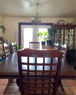 Dinning Table- Make offer but no low balling