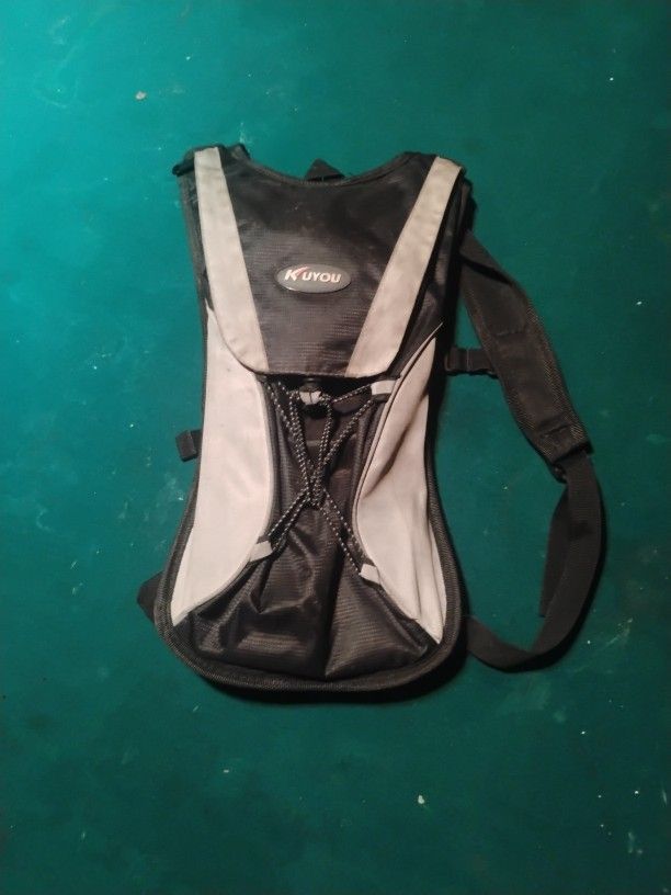 KUYOU Hydration Pack with 2L Bladder Black Backpack