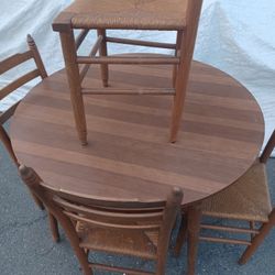 Nice Round Table And Chairs $50