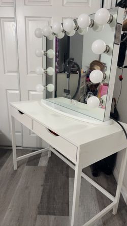 Vanity desk