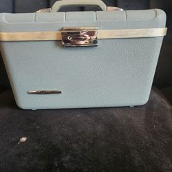 Vintage Starlight Power Blue Hard Body Makeup Case