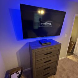TV MOUNT
