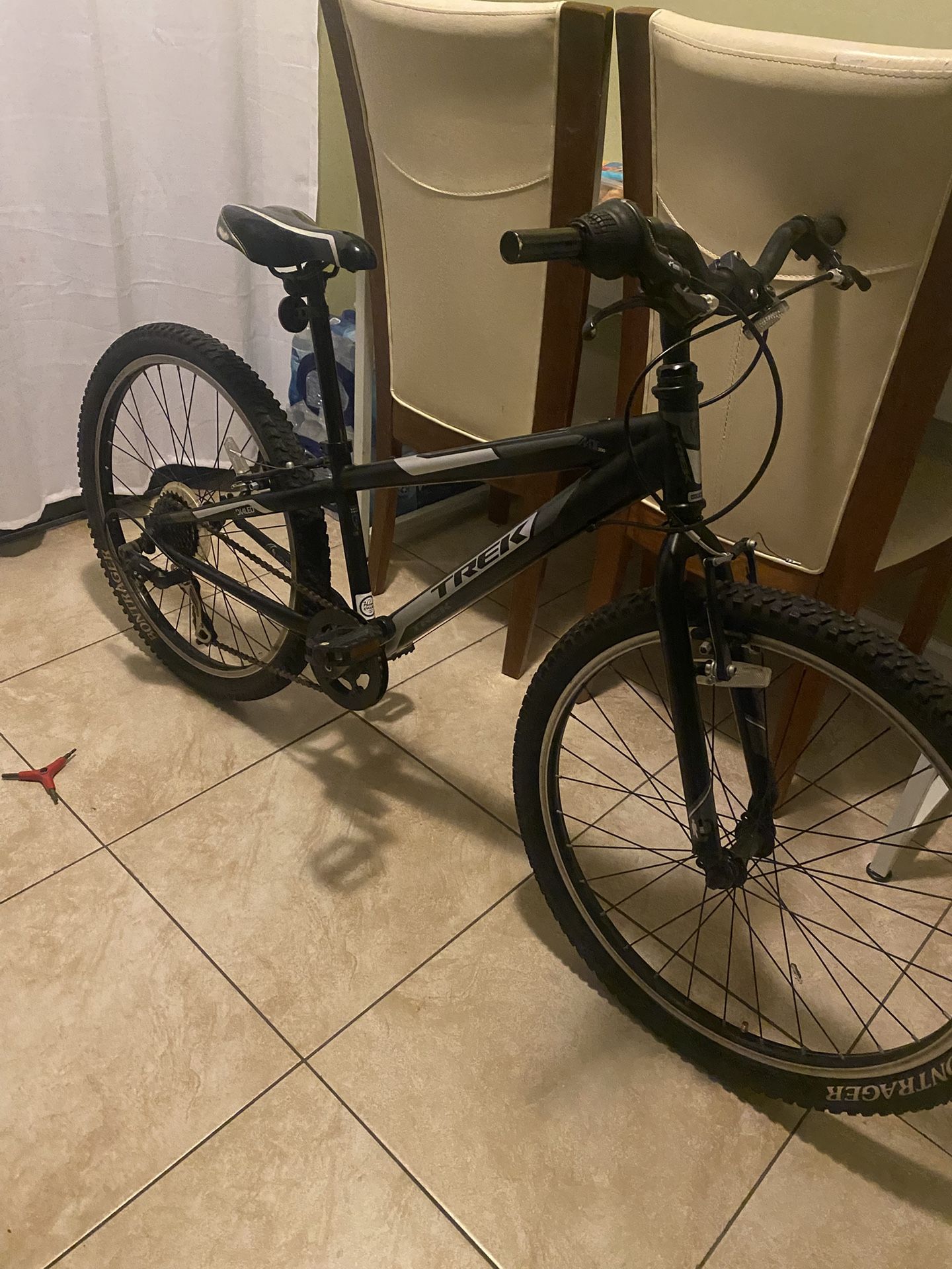 Trek MT200 Aluminum Frame 7 Speed Tires 24”