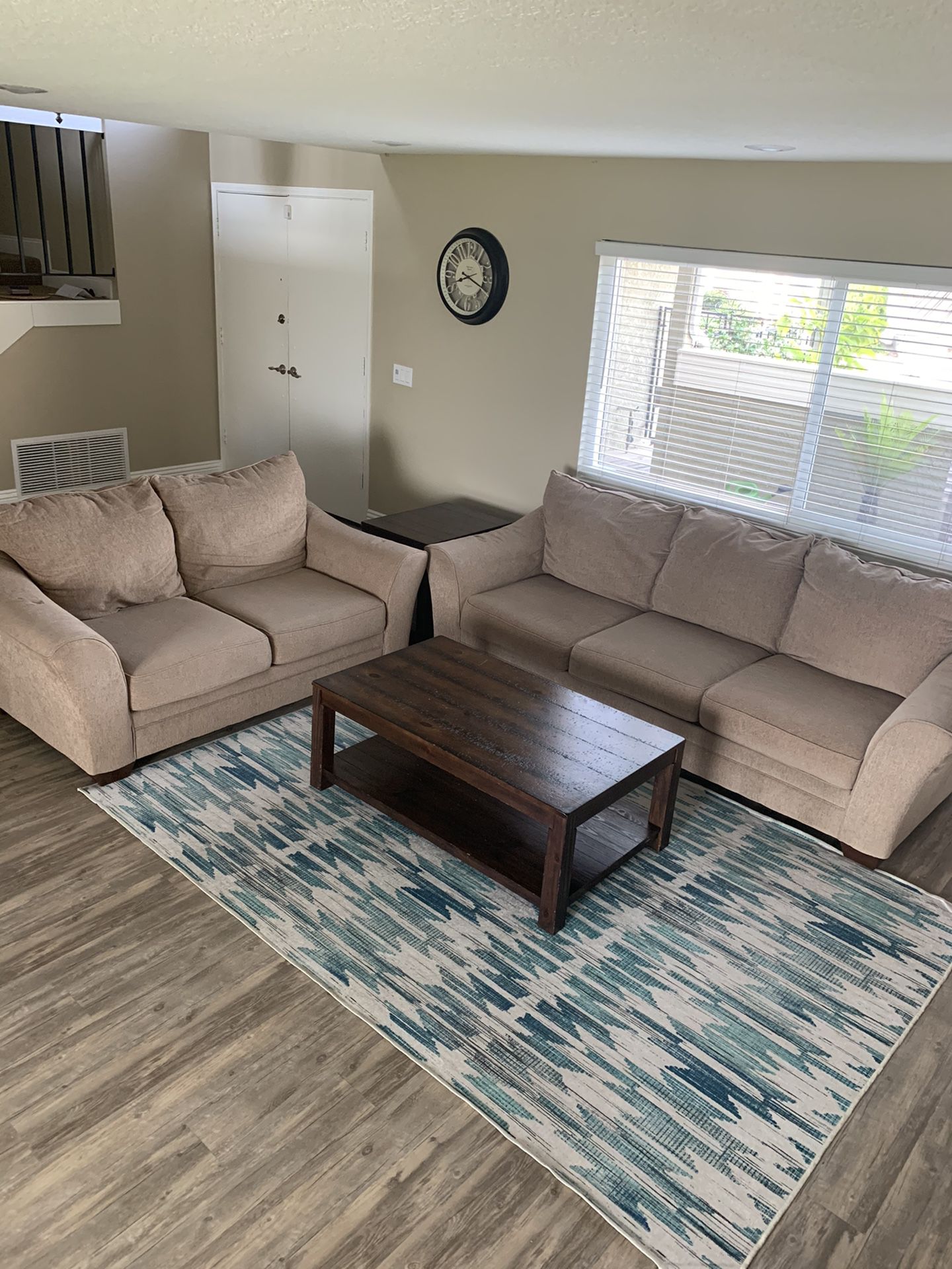 Ashley‘s furniture set with coffee table and end table