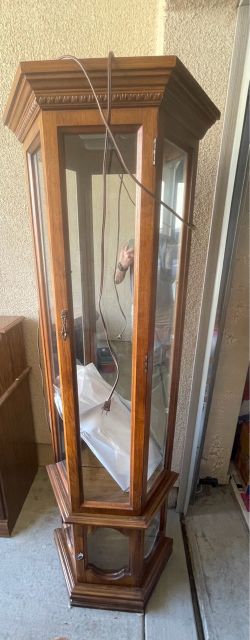 Beautiful Oak Lighted Curio Display Cabinet – Glass Doors & Sides