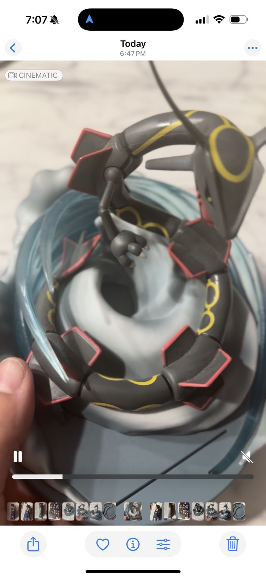 Hidden Fates SHINY RAYQUAZA Figure.