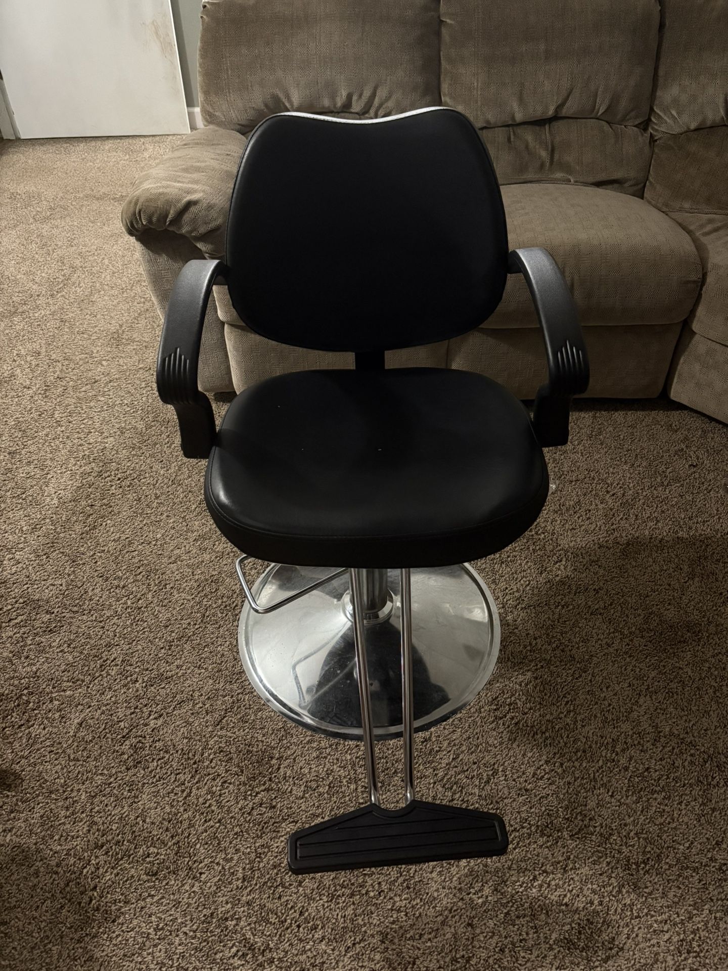 Salon chair