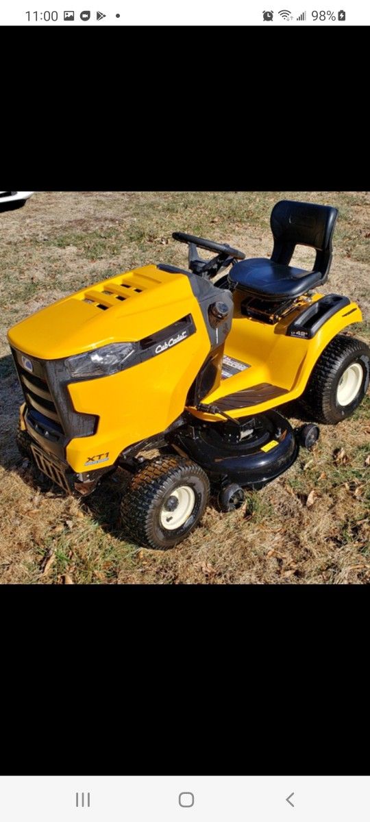 Riding Lawnmower Cub Cadet