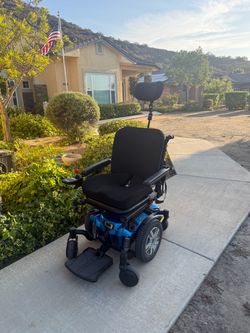 Reclining Electric Wheelchair NEW BATTERIES The Quantum 6000 (by Pride Mobility / Quantum Rehab)