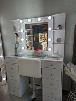 Beautiful Vanity with 2 Small Shelves
