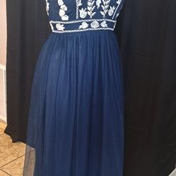 Glamorous Prom or Wedding Dress - Size 5  
Color: Blue
