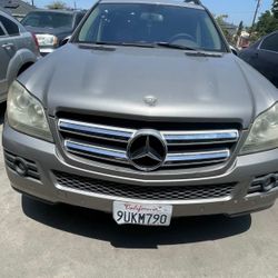Mercedes SUV 