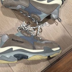 Balenciaga triple S Grey 